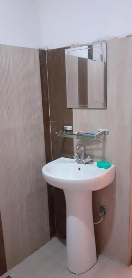 Tara Guesthouse - Sauraha,Chitwan Luaran gambar