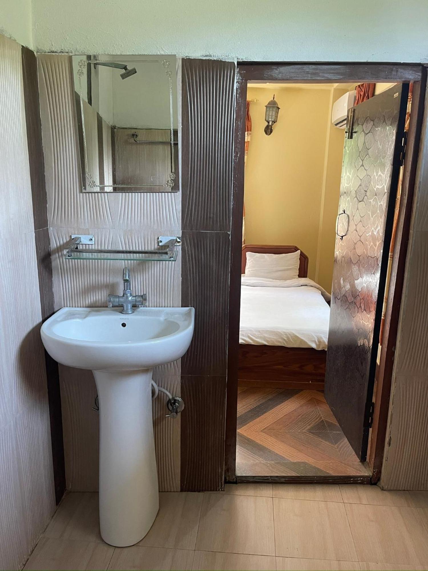 Tara Guesthouse - Sauraha,Chitwan Luaran gambar